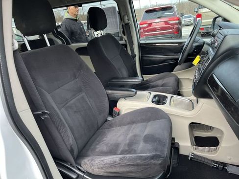 Used 2014 Dodge Grand Caravan SXT image 26
