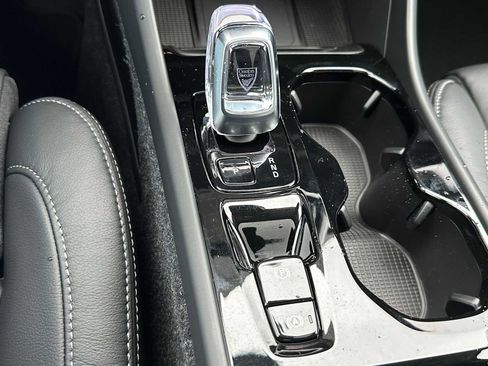 New 2026 Volvo XC40 B5 Ultra w/ Climate Package image 32