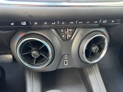 Used 2025 Chevrolet Blazer LT FWD image 27