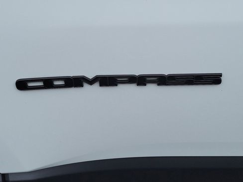 New 2026 Jeep Compass Latitude image 25