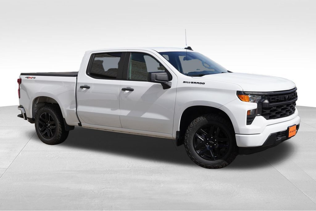 Used 2022 Chevrolet Silverado 1500 Custom w/ LPO, Dark Essentials Package AWD/4WD image 2
