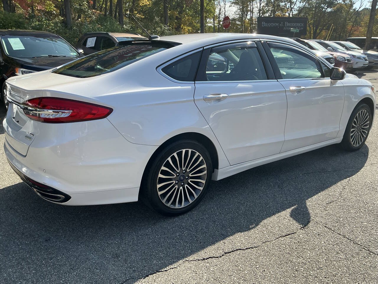Used 2017 Ford Fusion SE w/ Fusion SE Technology Package FWD image 5