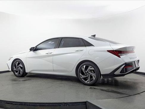 Used 2025 Hyundai Elantra Limited FWD image 6