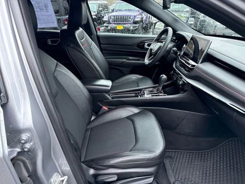 Used 2024 Jeep Compass Trailhawk image 10