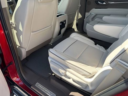 Used 2024 GMC Yukon Denali w/ Denali Reserve Package image 20