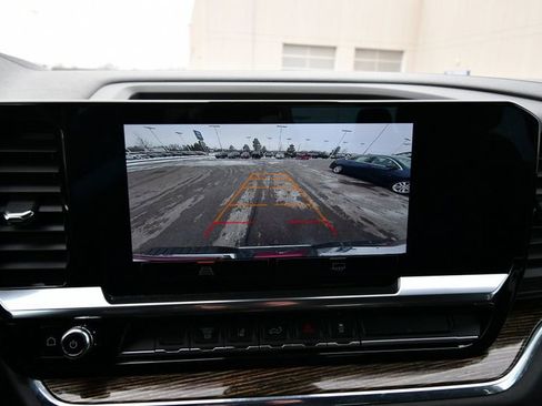 Used 2024 GMC Sierra 2500 SLE w/ SLE Convenience Package image 25