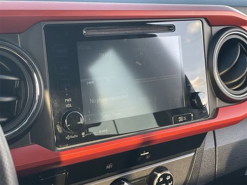 Used 2017 Toyota Tacoma TRD Off-Road image 24