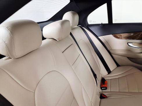 Used 2018 Mercedes-Benz C 300 4MATIC Sedan image 12