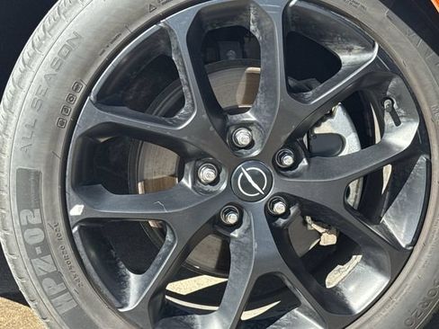 Used 2025 Chrysler Pacifica Limited FWD image 11