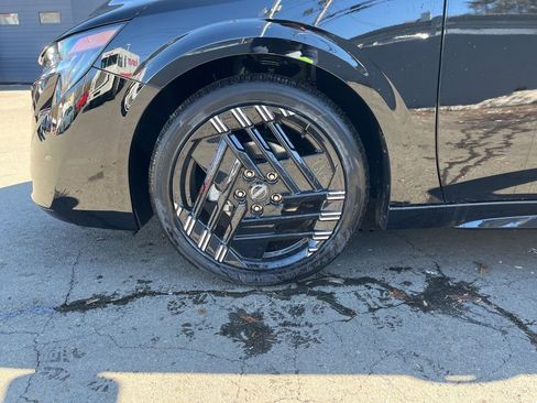 New 2026 Nissan Sentra SR w/ Floor Mat Package FWD image 7