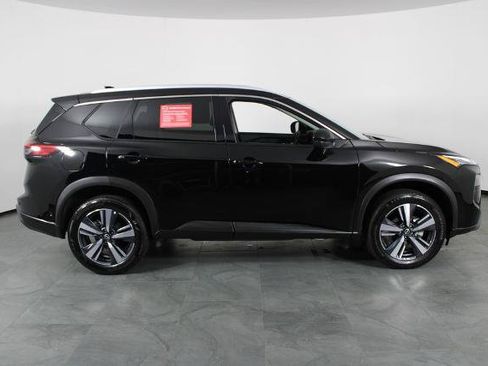Certified 2026 Nissan Rogue SL FWD image 11