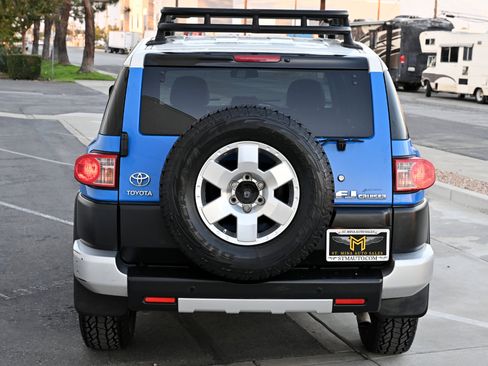 Used 2008 Toyota FJ Cruiser 2WD image 6