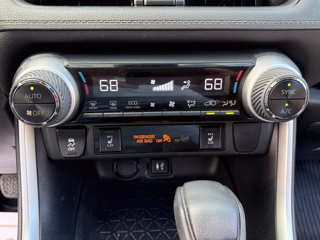 Used 2019 Toyota RAV4 XLE w/ Convenience Package FWD image 19