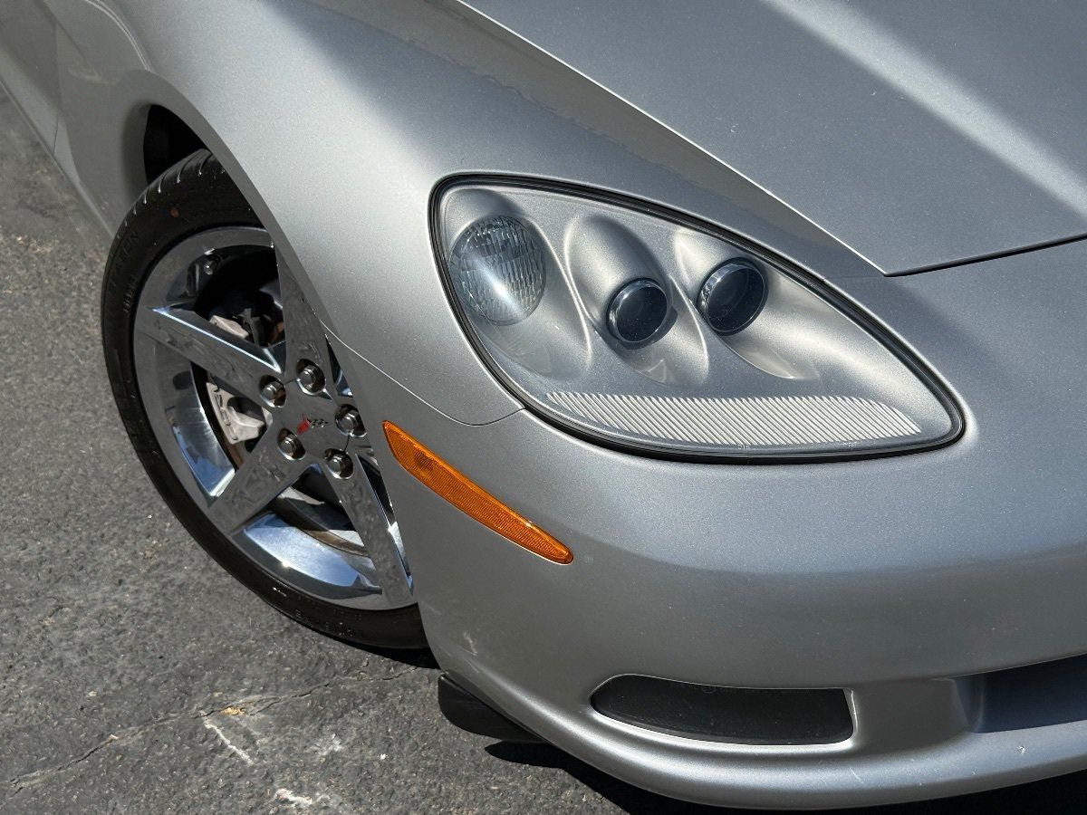 Used 2007 Chevrolet Corvette Coupe w/ Preferred Equipment Group RWD image 3
