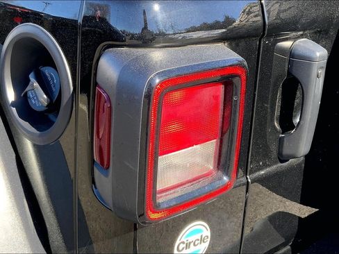 Certified 2024 Jeep Wrangler Willys image 25