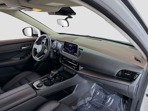 Used 2023 Nissan Rogue SV w/ SV Premium Package image 18