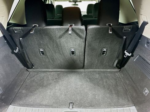 Used 2025 Nissan Pathfinder SV image 27