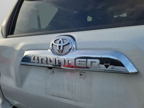 Used 2015 Toyota 4Runner Limited image 12