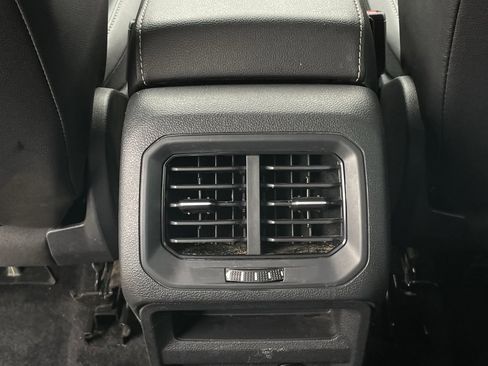 Used 2023 Volkswagen Tiguan SE image 25