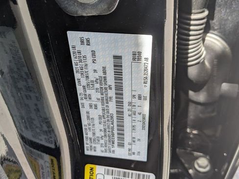 Used 2025 Ford Bronco Badlands image 30