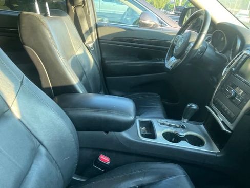 Used 2012 Jeep Grand Cherokee Laredo AWD/4WD image 3