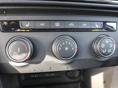 Certified 2022 Volkswagen Taos SE w/ IQ.Drive SE Package image 25