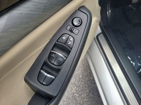 Used 2016 Nissan Maxima 3.5 SV w/ Interior Lighting Package FWD image 14
