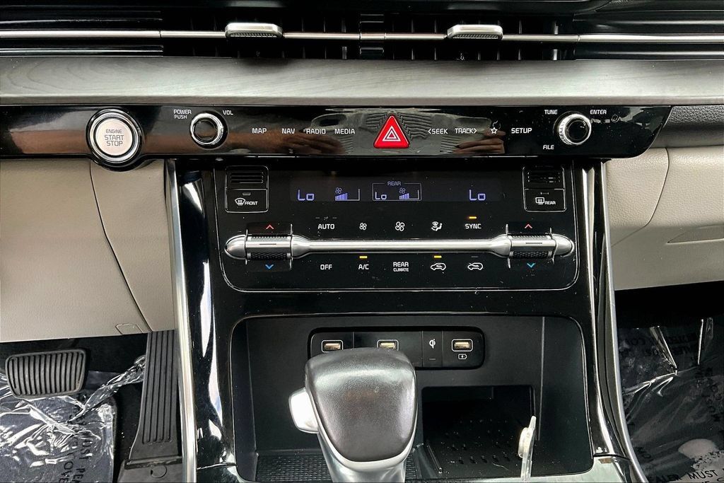 Used 2022 Kia Carnival EX FWD image 15