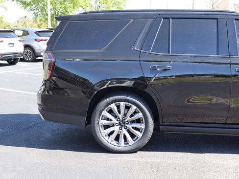 Used 2025 Chevrolet Tahoe High Country image 10