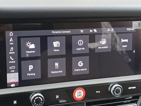 Certified 2025 Porsche Macan image 23