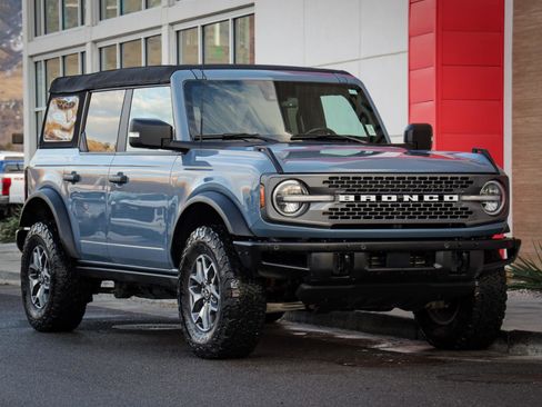 Used 2024 Ford Bronco Badlands image 1