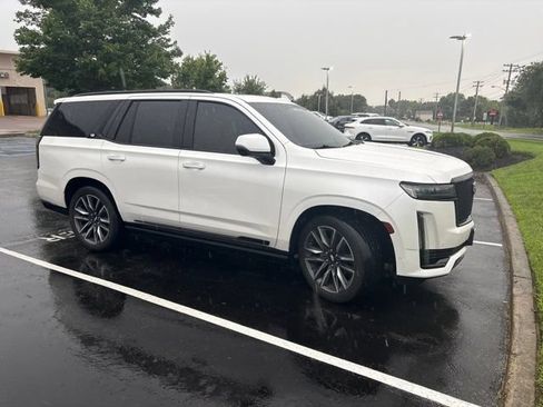 Used 2021 Cadillac Escalade Sport w/ Driver Assist Tech Package AWD/4WD image 2