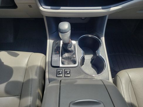 Used 2015 Toyota Highlander XLE FWD image 27