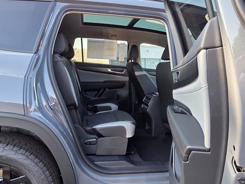 New 2026 Volkswagen Atlas Peak Edition AWD/4WD image 35