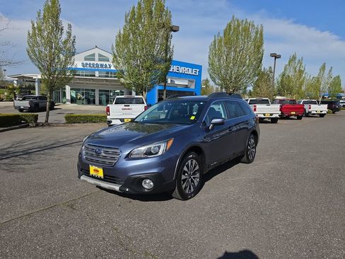 Used 2016 Subaru Outback 2.5i Limited AWD/4WD image 2