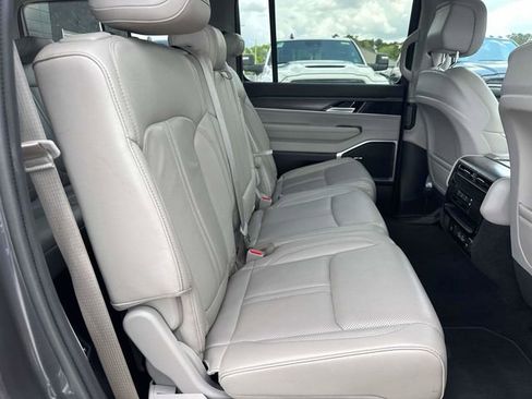 Used 2024 Jeep Wagoneer Series II w/ Flexible Seating Group RWD image 15