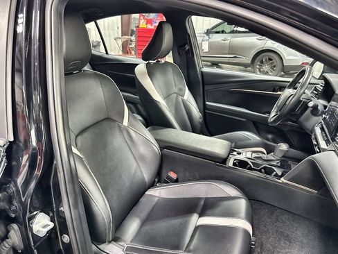 Used 2025 Toyota Camry SE FWD image 30
