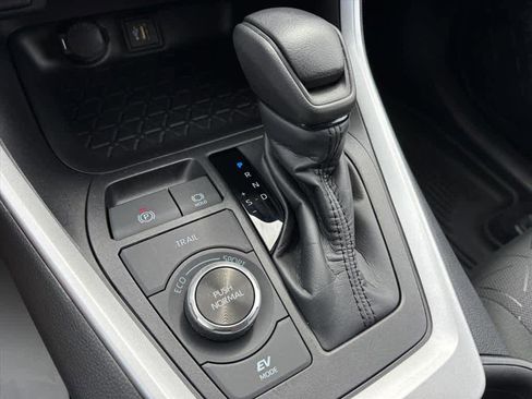 Used 2024 Toyota RAV4 XLE image 18