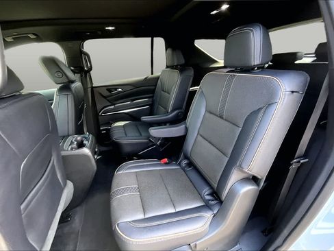 Used 2026 Chevrolet Traverse High Country FWD image 21