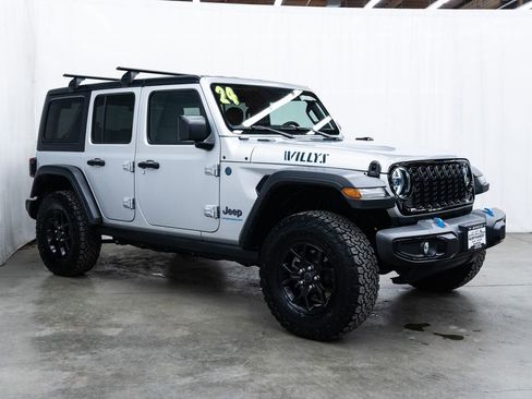 Used 2024 Jeep Wrangler Unlimited image 1