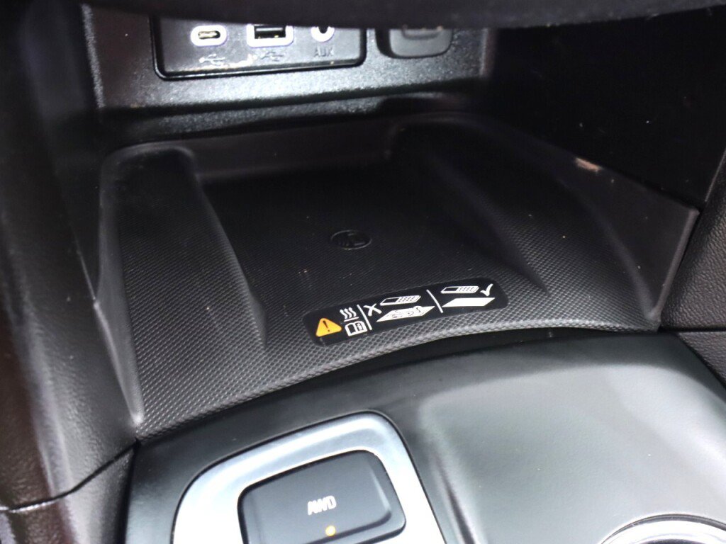 Used 2020 Chevrolet Equinox Premier w/ LPO, Floor Liner Package AWD/4WD image 26