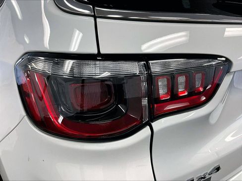 Used 2025 Jeep Compass Limited image 28