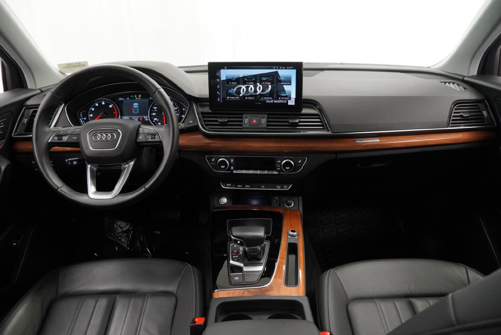 Used 2023 Audi Q5 2.0T Premium w/ Convenience Package AWD/4WD image 3