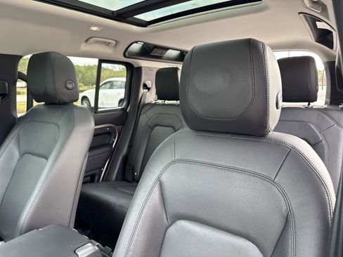 Used 2024 Land Rover Defender 110 S image 22