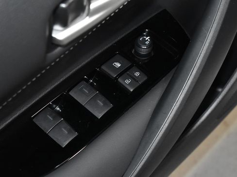 Used 2023 Toyota Corolla SE w/ SE Premium Package FWD image 5