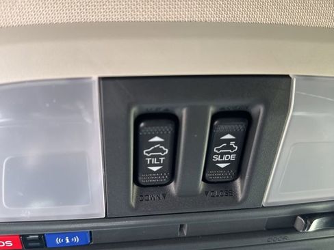 Used 2024 Subaru Crosstrek 2.0i Premium image 14