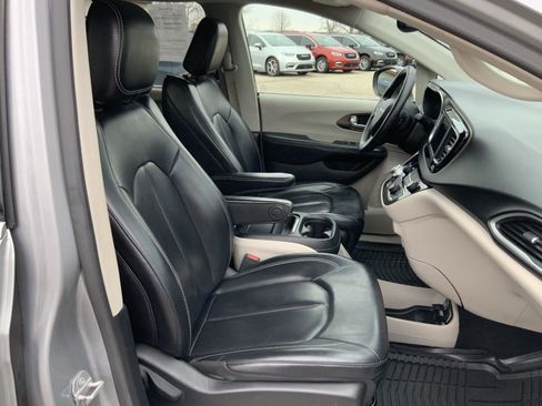 Used 2020 Chrysler Voyager Lxi image 54