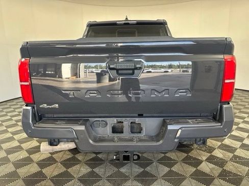 Used 2025 Toyota Tacoma SR5 AWD/4WD image 23