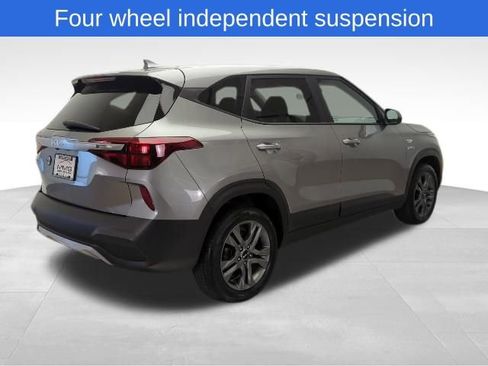 Used 2023 Kia Seltos LX image 6