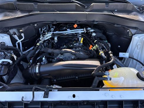 Used 2025 Ford Explorer Active image 8